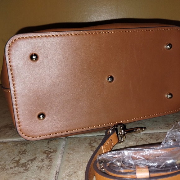 Dooney & Bourke mini Barlow leather bag, never used, out of production - Picture 4 of 12